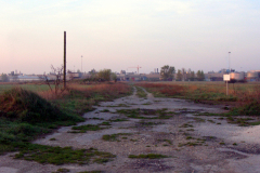Zufahrt zu den Abzweigungen, wo die Flugzeuge geparkt wurden. Es gab insgesamt 10 Abzweigungen. Aufgenommen am 08.04.2009. Foto: Ing. Erwin Rössler