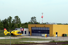 Impressionen vom Stützpunkt und vom Rettungshubschrauber Christophorus 9. Der Stützpunkt befindet sich am östlichen Ende der Landebahn 11-29 am ehemaligen Flugfeld-Aspern. Aufgenommen am 26.04.2009. Foto: Ing. Erwin Rössler