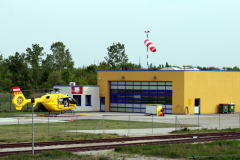 Impressionen vom Stützpunkt und vom Rettungshubschrauber Christophorus 9. Der Stützpunkt befindet sich am östlichen Ende der Landebahn 11-29 am ehemaligen Flugfeld-Aspern. Aufgenommen am 26.04.2009. Foto: Ing. Erwin Rössler