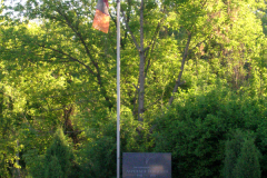 Der Gedenkstein zur Erinnerung an das Asperner Flugfeld, als ein Zentrum der österreichischen Fliegerei. Aufgenommen am 21.04.2007. Foto: Ing. Erwin Rössler