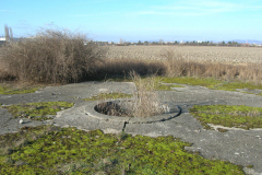 Die Kompensierscheibe des ehemaligen Flugfeld-Aspern. Diese war zum Kompensieren von Magnetkompasse von Luftfahrzeugen erforderlich. Aufgenommen am 04.02.2007. Foto: Ing. Erwin Rössler