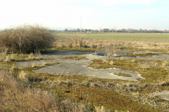 Die Kompensierscheibe des ehemaligen Flugfeld-Aspern. Diese war zum Kompensieren von Magnetkompasse von Luftfahrzeugen erforderlich. Aufgenommen am 24.01.2008. Foto: Ing. Erwin Rössler