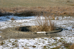 Die Kompensierscheibe des ehemaligen Flugfeld-Aspern. Diese war zum Kompensieren von Magnetkompasse von Luftfahrzeugen erforderlich. Aufgenommen am 10.01.2009. Foto: Ing. Erwin Rössler