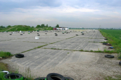 Die Landebahn 09-27 auf dem ehemaligen Flugfeld Aspern Blickrichtung Westen. Aufgenommen am 18.05.2006. Foto: Ing. Erwin Rössler