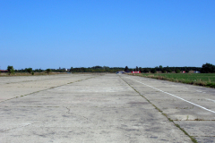 Die Landebahn 09-27 auf dem ehemaligen Flugfeld Aspern Blickrichtung Osten. Aufgenommen am 30.08.2008. Foto: Ing. Erwin Rössler