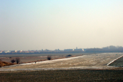 Die Landebahn 09-27 auf dem ehemaligen Flugfeld Aspern Blickrichtung Osten. Aufgenommen am 09.01.2009. Foto: Ing. Erwin Rössler