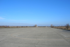Die Landebahn 18-36 auf dem ehemaligen Flugfeld Aspern Blickrichtung Norden. Aufgenommen am 04.02.2007. Foto: Ing. Erwin Rössler