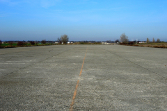 Die Landebahn 18-36 auf dem ehemaligen Flugfeld Aspern Blickrichtung Norden. Aufgenommen am 24.01.2008. Foto: Ing. Erwin Rössler