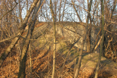 Der Wasserbunker neben den Resten der ehemaligen Fliegerkaserne. Der viereckige türähnliche Vorbau war die Entnahmestelle. Aufgenommen am 10.01.2007. Foto: Ing. Erwin Rössler